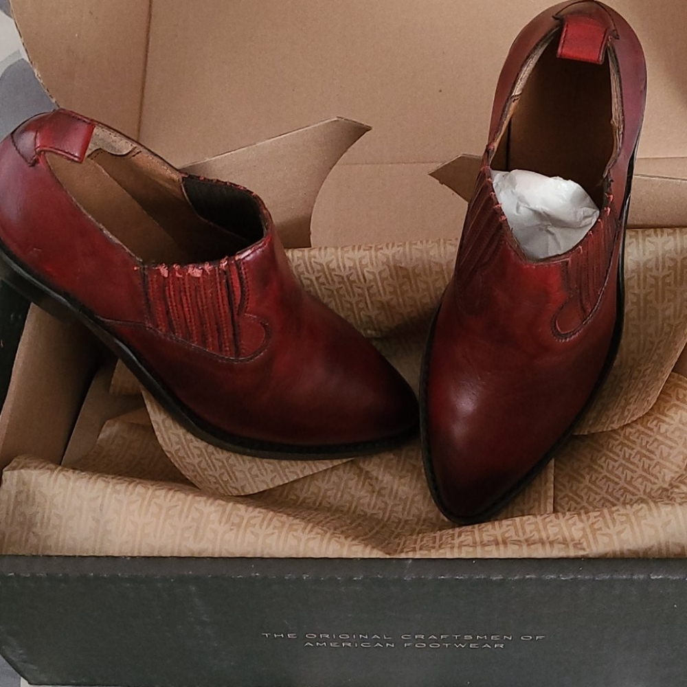 BNIB Frye Billy Shootie Booties